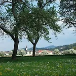 Zur Linde 3*