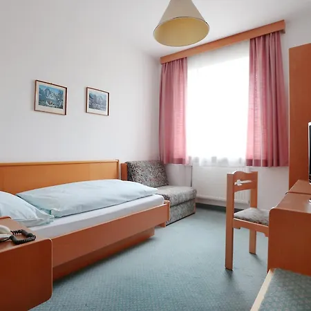 Zur Linde Herberg 3*